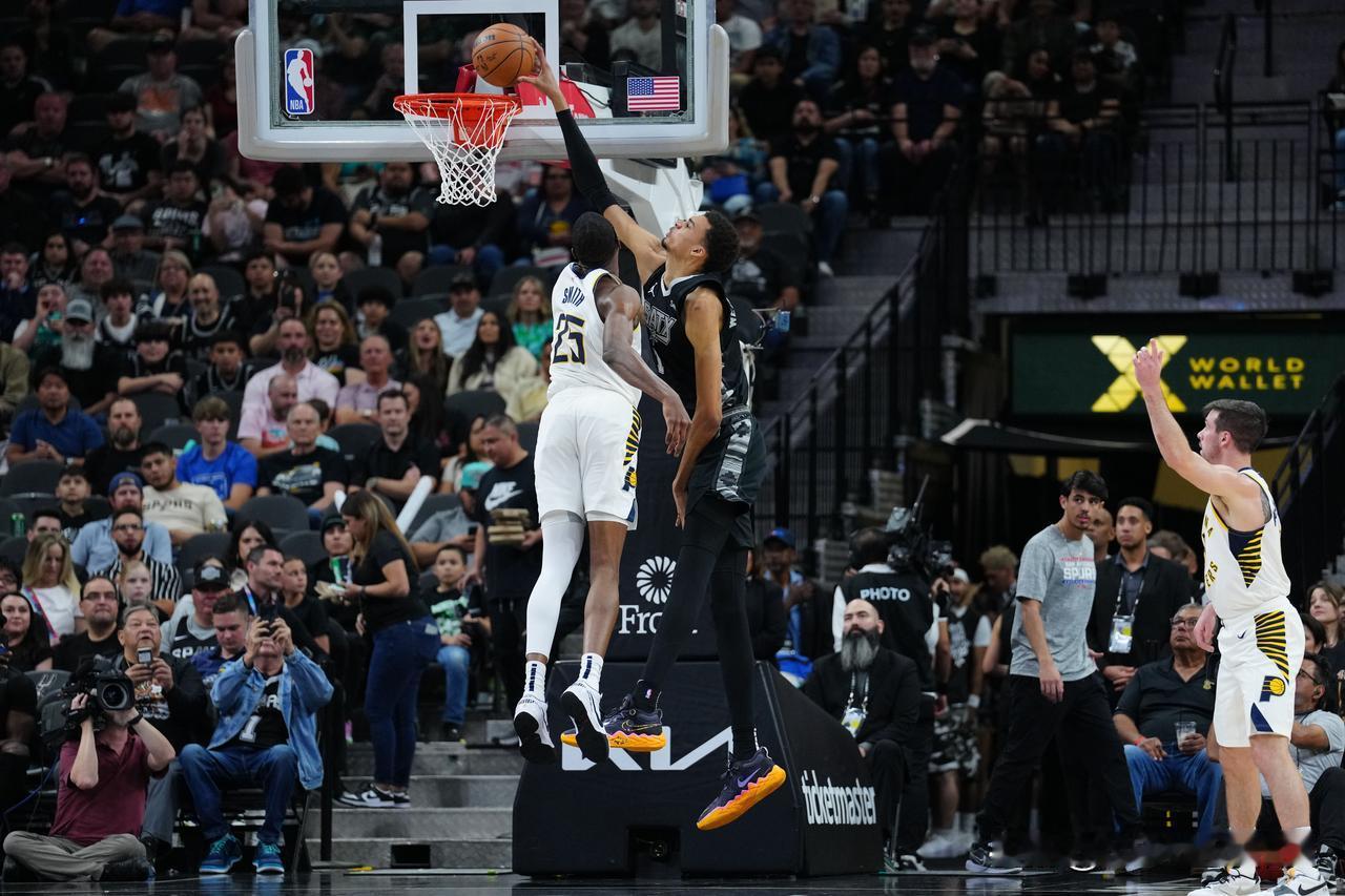 NBA赛场人物：文班亚马，小文你再这么打下去，最佳新秀的荣誉好像不太有分量了呀！