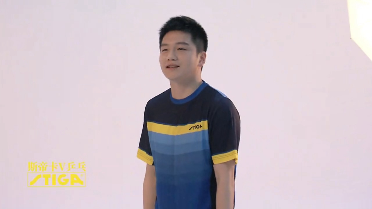 一通比划之后又立正站好哈哈哈哈哈哈哈哈哈哈哈哈樊振东