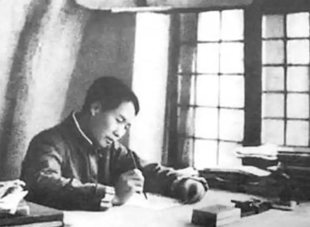 1935年，主力红军刚刚抵达陕北，红15军支援的5000块银元很快花光了，危急关