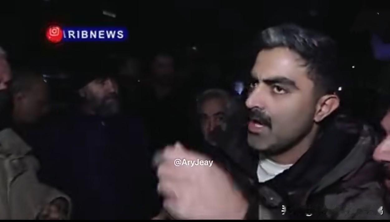 听听德黑兰普通市民怎么说：
“他们想抗议，没问题，但他们竟然过来想放火烧神圣的殿