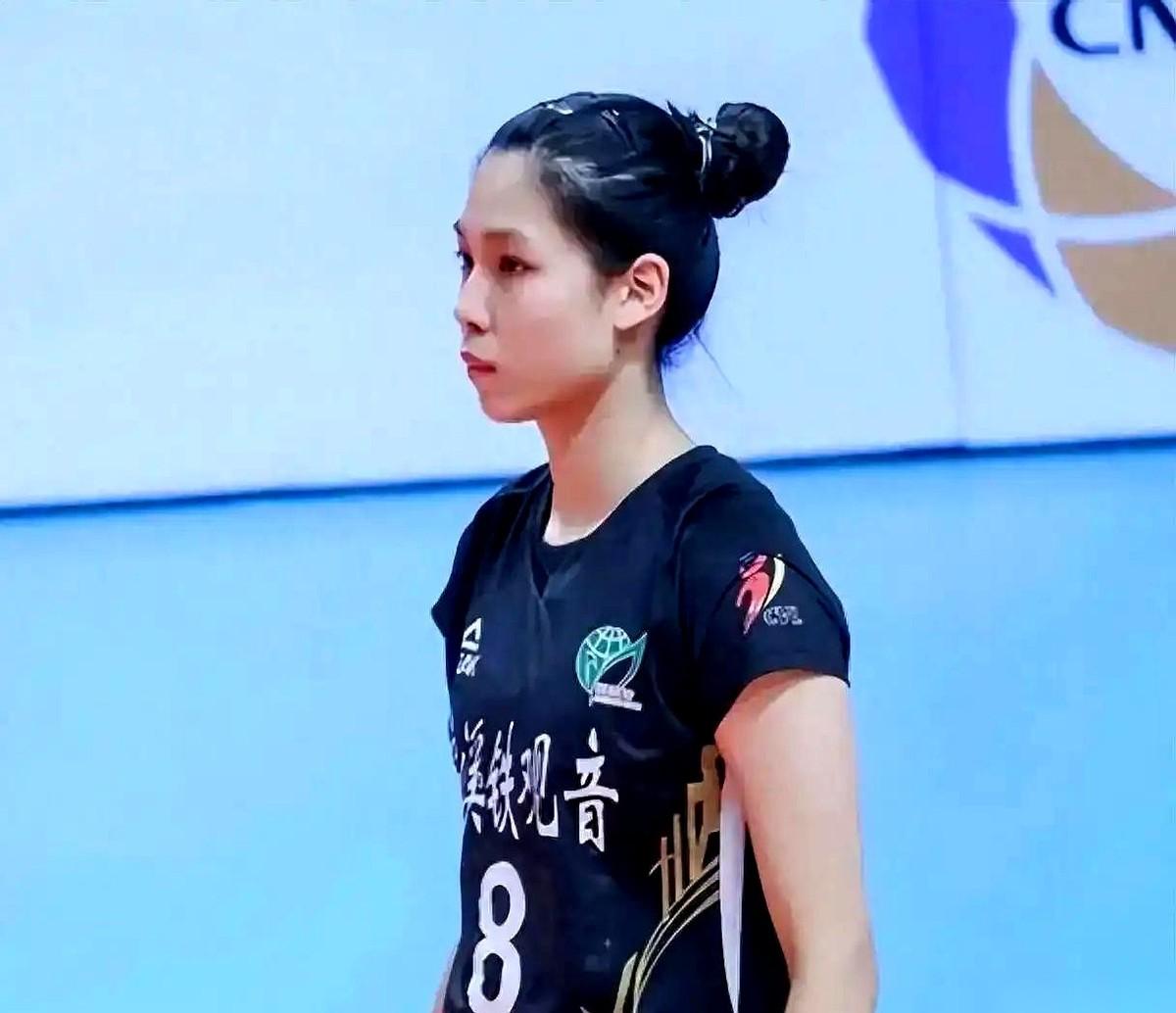 福建女排被一脚踹到了悬崖边上。
身后就是降级深渊，面前就一条路，赢。3月31号下