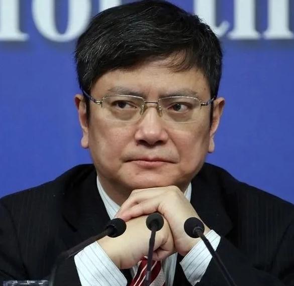 语出惊人！郑强教授在谈到中国人学英语这个问题时给出了一个令人震惊的观点，他说：“
