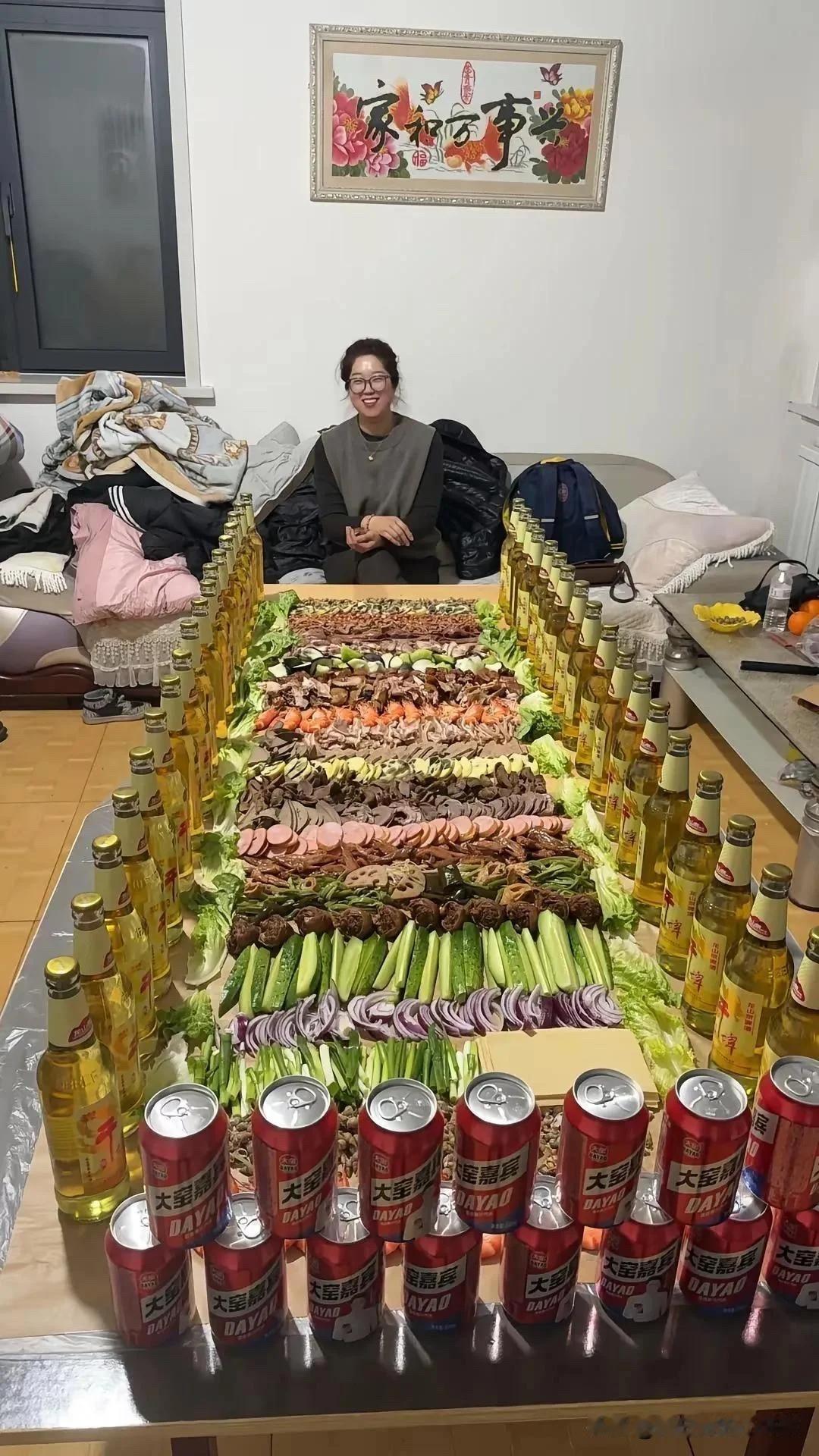 这两桌子菜，都是朋友今晚请我吃饭下血本
刚刚打电话说今晚不醉不归
我这多大的本事