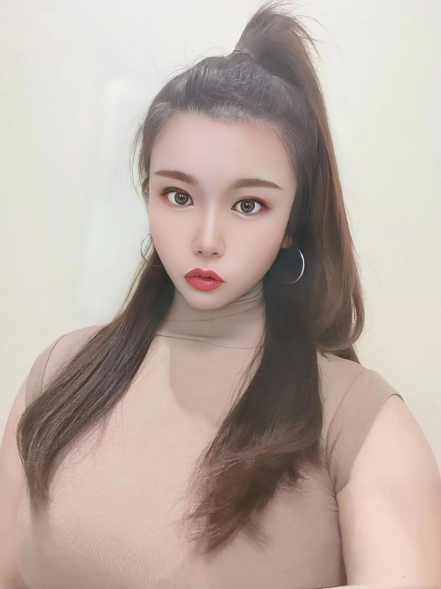 劝你不要监视我，到时候爱上我了看你怎么收场我的魅力不止一面