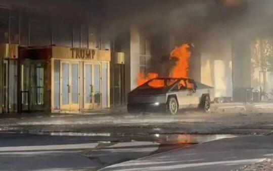 🚨🇺🇸在特朗普酒店外引爆的网络卡车上装满了烟花式迫击炮 调查人员...