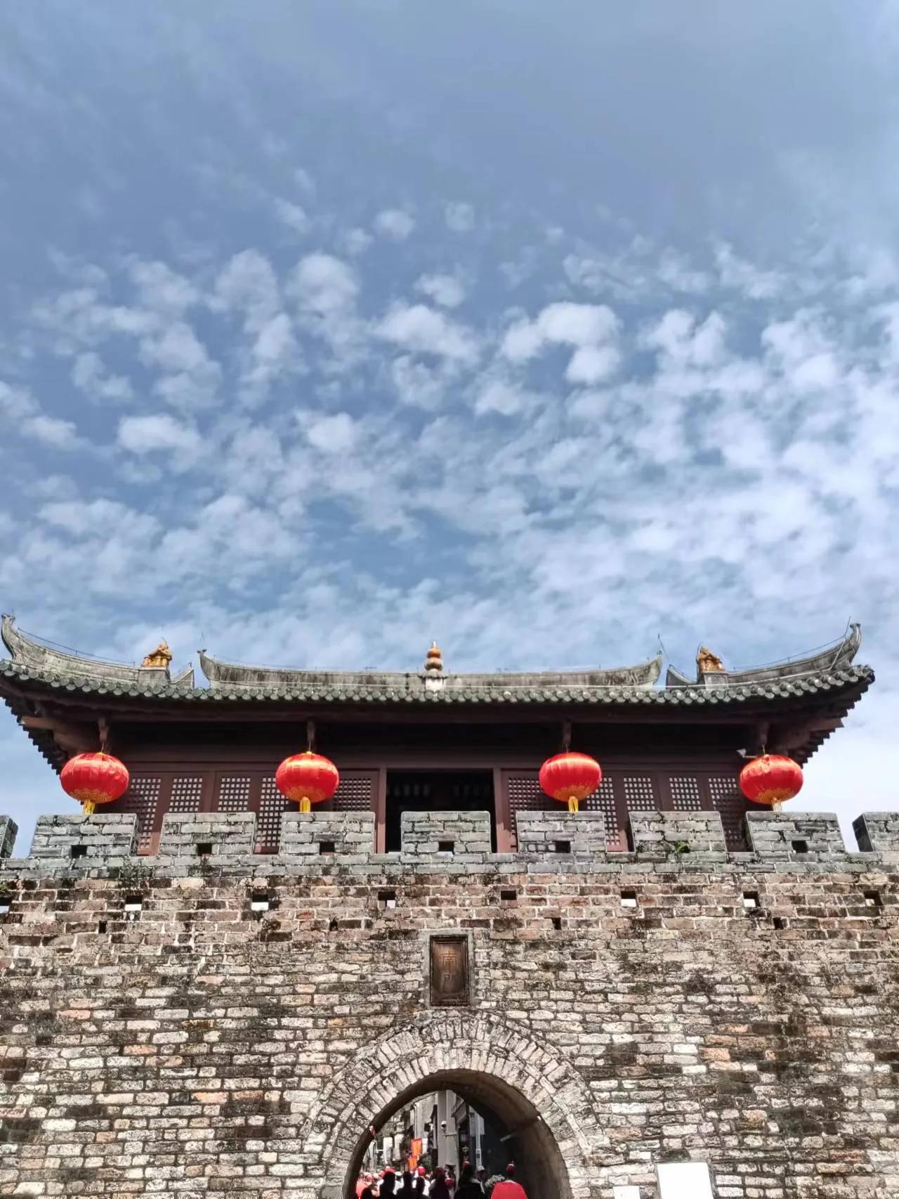 秋天，寻找明清的金戈铁马
秋天的阳光下，一座600多年历史的军事要塞。 
始于明