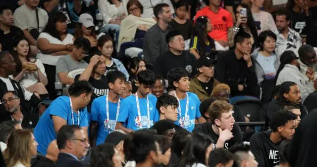 【现场手记】热闹的中国赛 安静的曾凡博