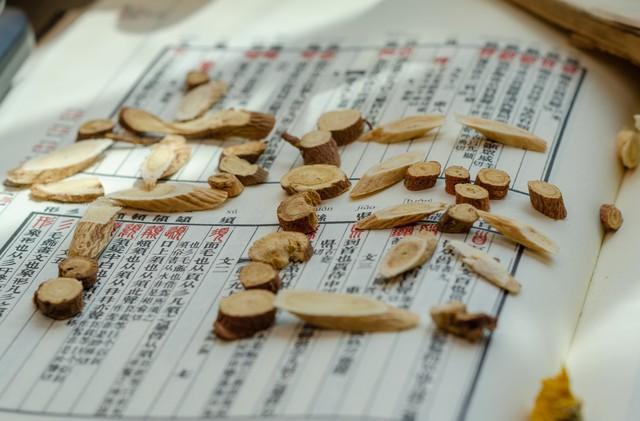 中医明明这么好，学的人却少，这背后原因不少。
科技发展和西医普及，让大家更青睐快