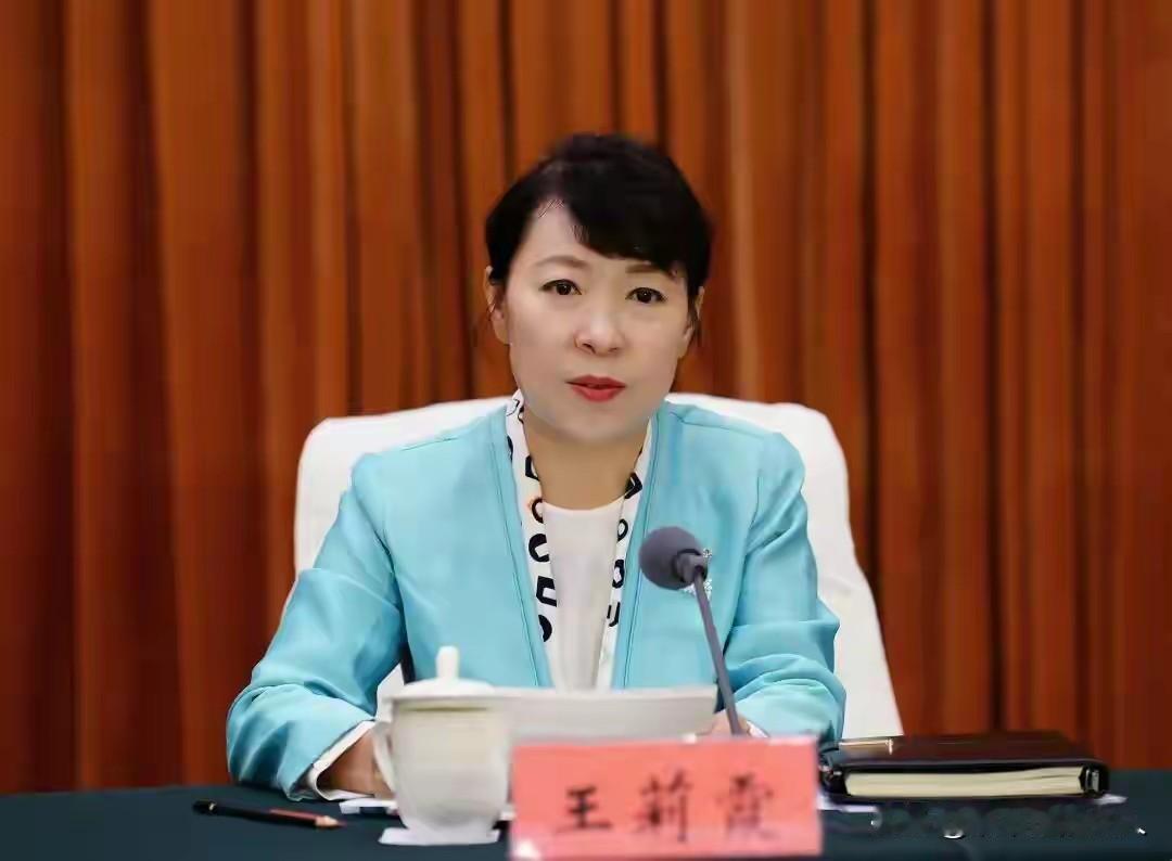 就在刚刚，
6月3日，看到王莉霞被逮捕，公诉。
我的体会是:手莫伸，伸手必被抓。