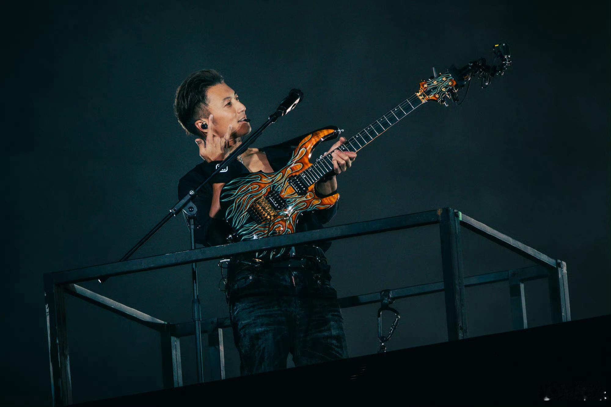 谢霆锋进化演唱会 加场！成都站新增5月1日 ，五一三天连唱（5.1-5.3）！！