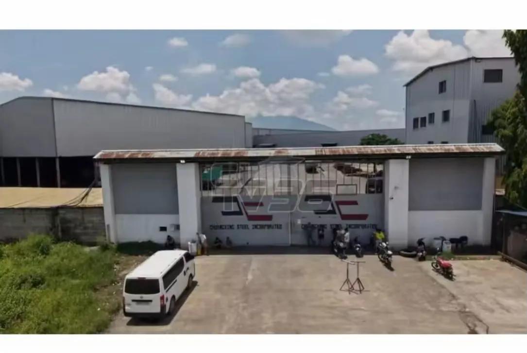 据菲律宾媒体报道，菲律宾国家调查局7月18日突袭了一家中资钢铁厂，逮捕了三名中国