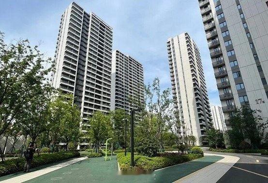 【月租金400元起  】月租金400元起，靠近地铁，2公里范围内有幼儿园、小学、