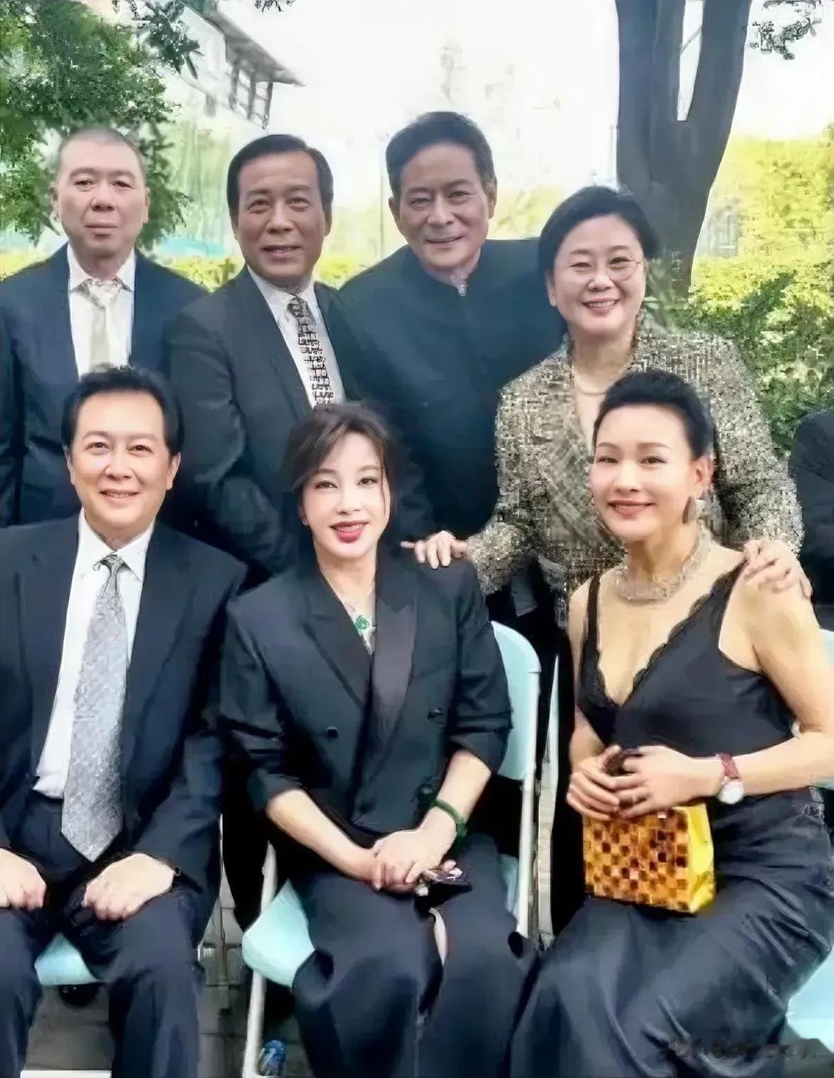 说不认识他们有点儿说不过去？他们个个都是老戏骨