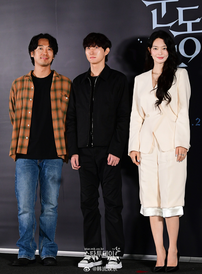 【电影《Eyes》廉智浩导演说明选择演员的原因】廉智浩导演表示:“这是一个很难的