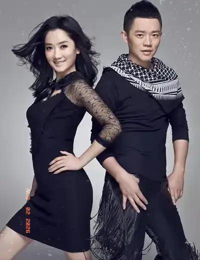 谁懂凤凰传奇的魔力！暴雨开演唱会四万观众不退场，越淋越嗨！
此前厦门场大雨积水，