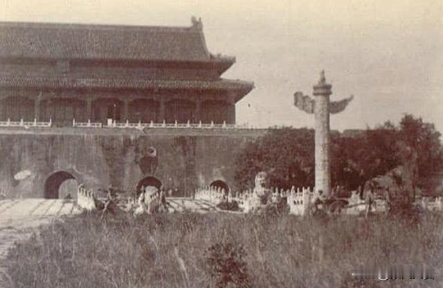 百年前，中国是山河破碎、任人宰割的“东亚病夫”。

百年后，中国是独立自主、繁荣