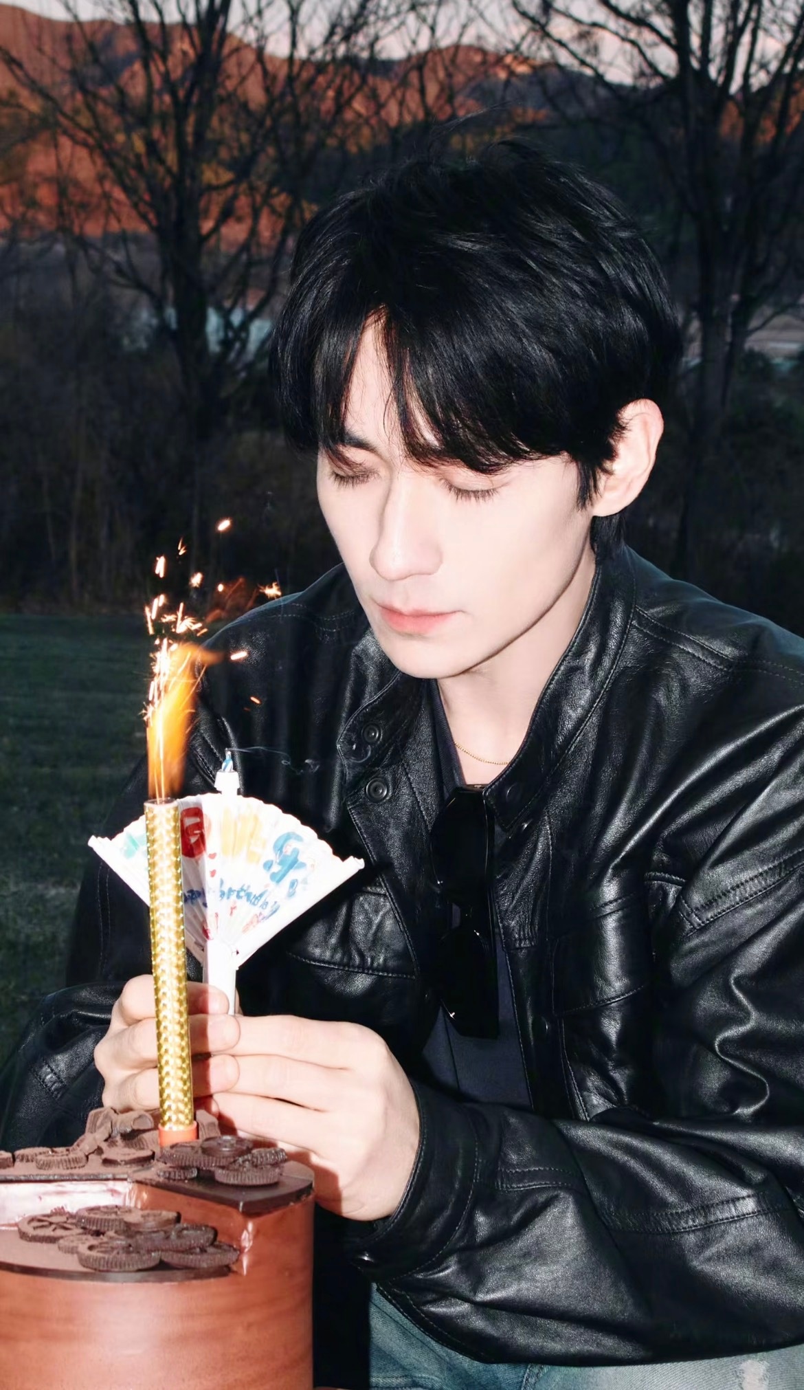 杨蓉朱一龙12年友谊 杨蓉连续十二年给朱一龙庆生 蓉妹又来给朱老师庆生啦～连续十