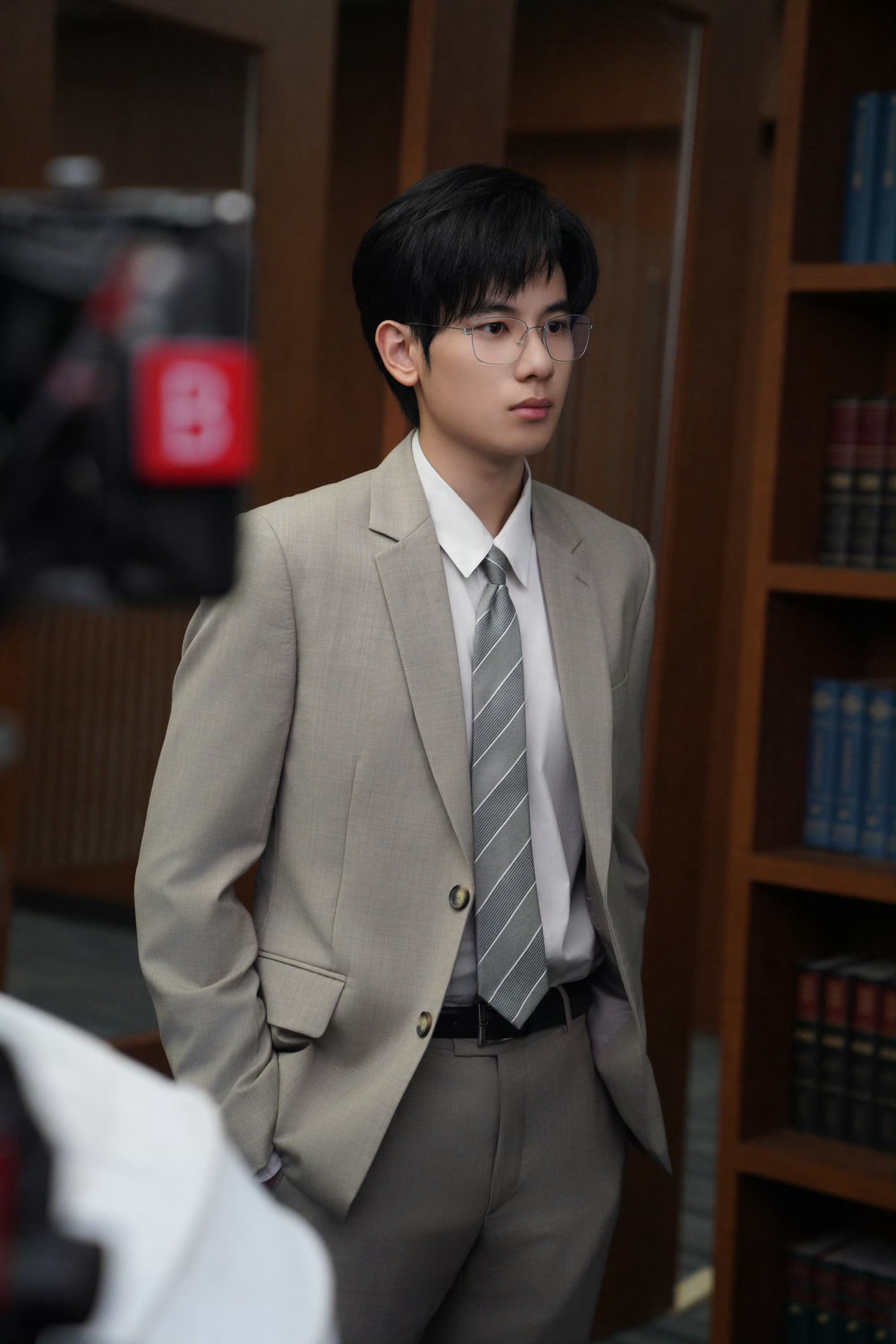 胡先煦二十一世纪的性感是大脑江晨一推眼镜，我就知道这案子稳了💼 游刃有余的专业