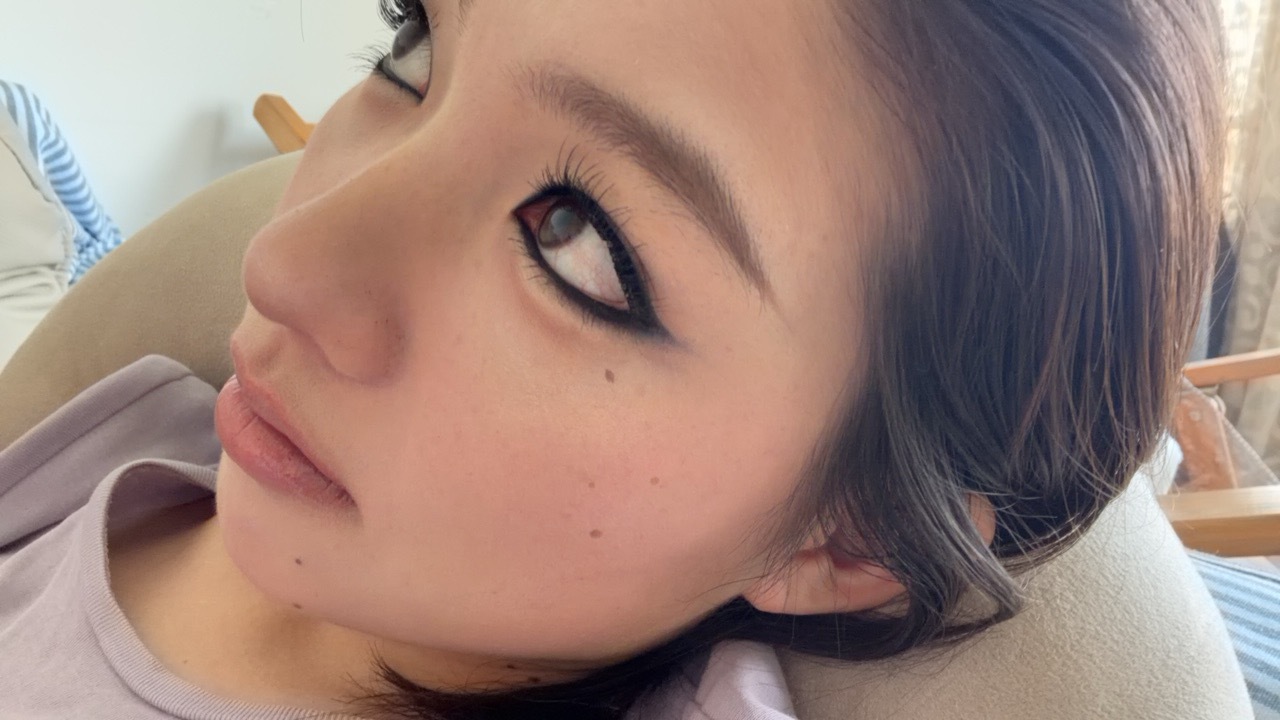 被眼线胶笔控制了。。。一不小心就化成全包眼线了 我其实不想再化了 