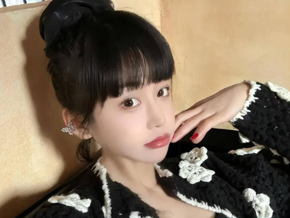 司晓迪说男明星爸妈还给她做早餐这也说得太离谱了吧明星家庭私密空间会让一个网红登门