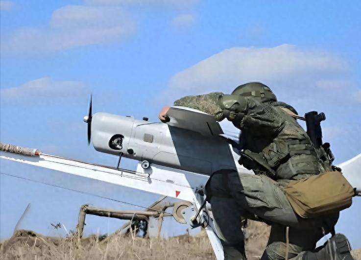 乌军无人机玩出新高度！可远程打击俄本土命脉，俄大后方不再安全


聊起俄乌冲突，