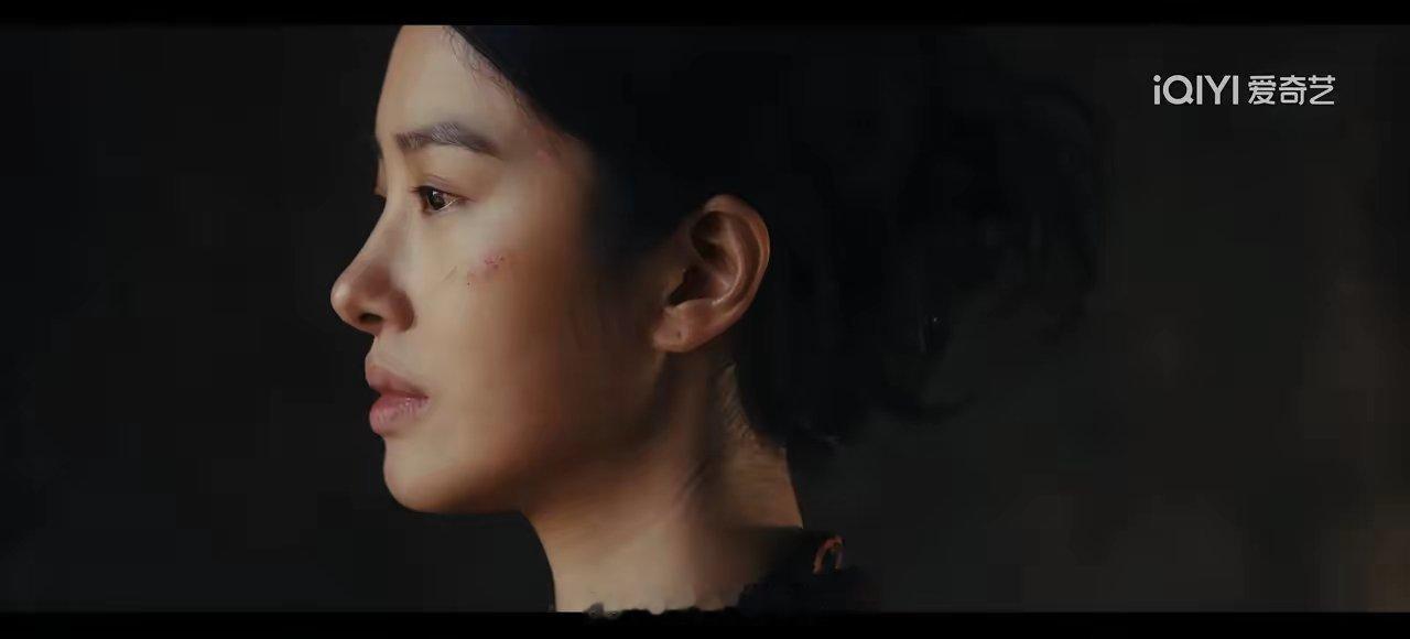 《风中的火焰》看到刘白教神志不清的父亲承认杀了三个人时，才知道他为什么要把梅苇留