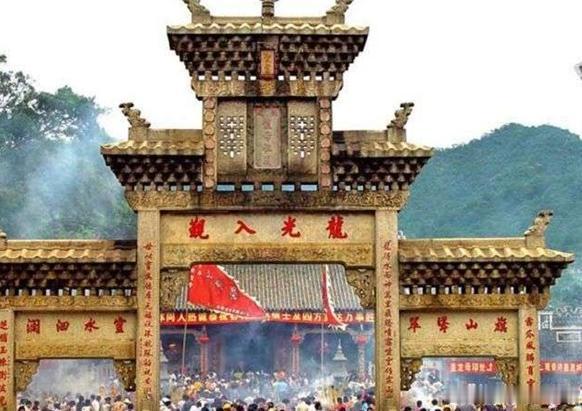 【龙母祖庙】龙母祖庙灵气独钟，龙母祖庙地处“灵气独钟”的形胜宝地之上，是海内外龙