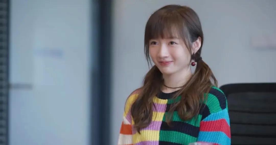 做人当如余初晖
       电视剧《欢乐颂》中，阿初最亮的闪光点，在处理她妈妈