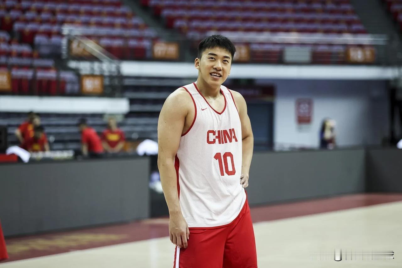 中国男篮对阵沙特男篮的亚洲杯首秀上半场战罢，中国男篮以53-43领先。看过比赛后