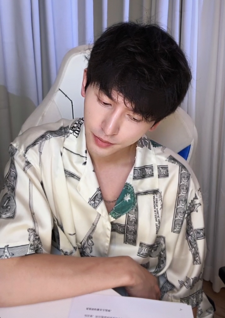 睫毛精宝宝都瘦成小v脸了🥺 