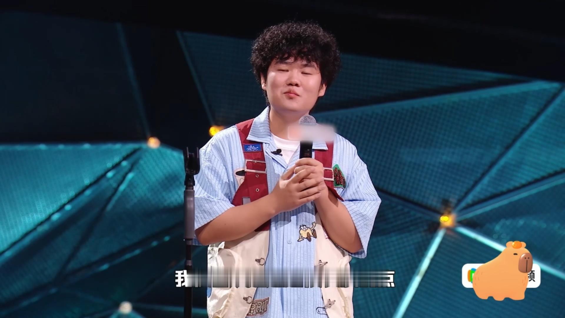 黄子弘凡很难和爸爸说我爱你不擅长热烈的口头告白，就借助表情包委婉传递心意，这份独