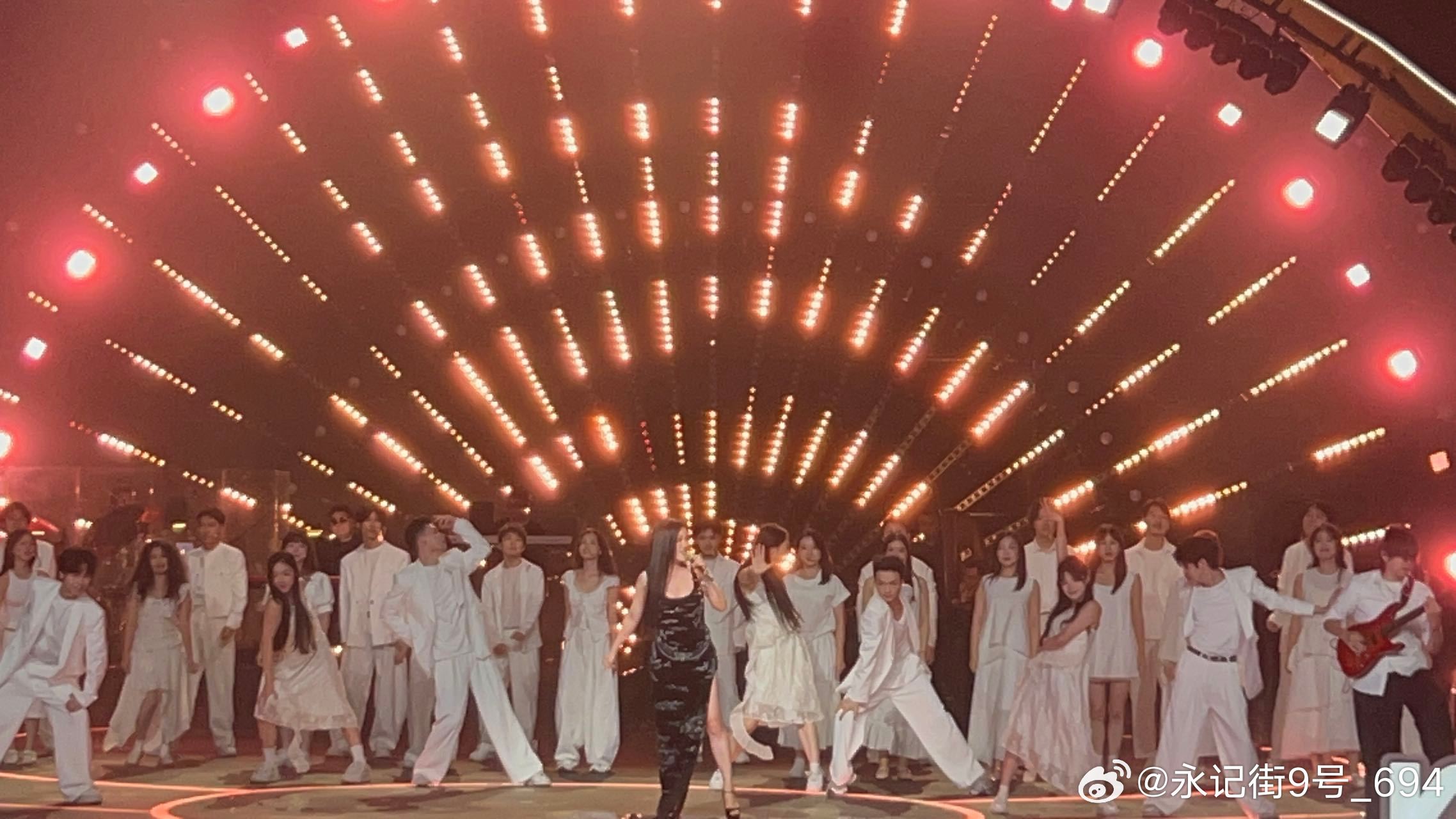 袁娅维不同凡想灵魂狂飙 谁懂袁娅维的live永远不会让人失望，律动感染力超强，感