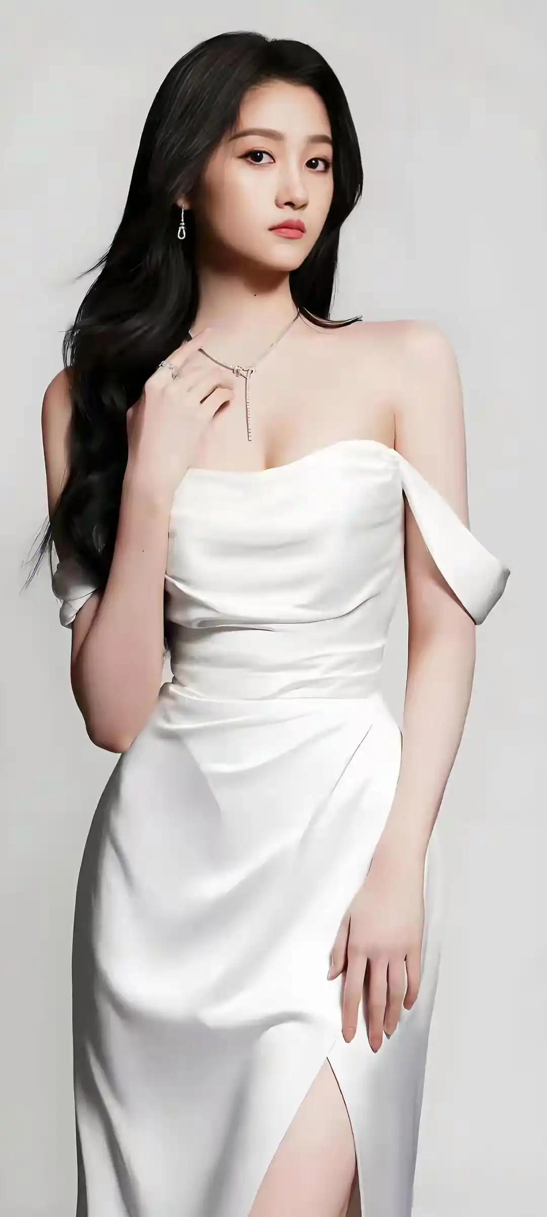 这里街边美食超多，随便一家小店都藏着地道美味。漫步其中，褪去了平日的匆忙，就像参