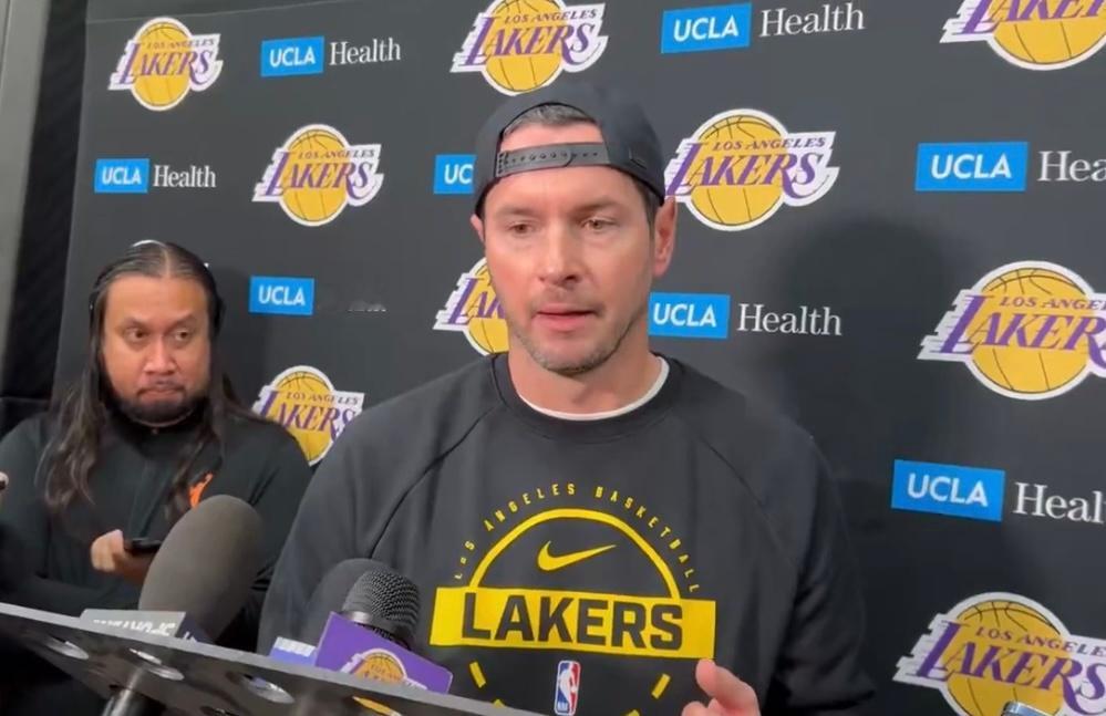 詹姆斯声音明显沙哑，表示自己最近生病了。雷迪克称湖人的训练重点：防守篮板、控制失