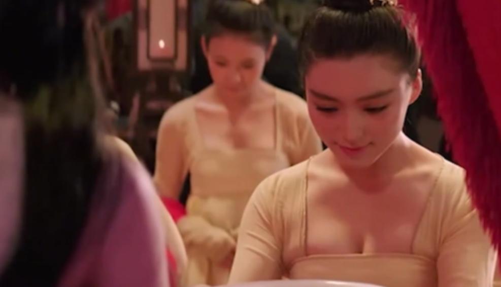 古代夫妻就寝时，通房丫鬟必须守在一旁，看着主人睡觉入眠，难道她们就不尴尬吗?真实