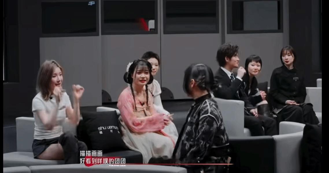 宁静看了都得愣三秒艺笔封神 说实话现在选秀节目请素人撞脸明星已经不稀奇了，但能撞