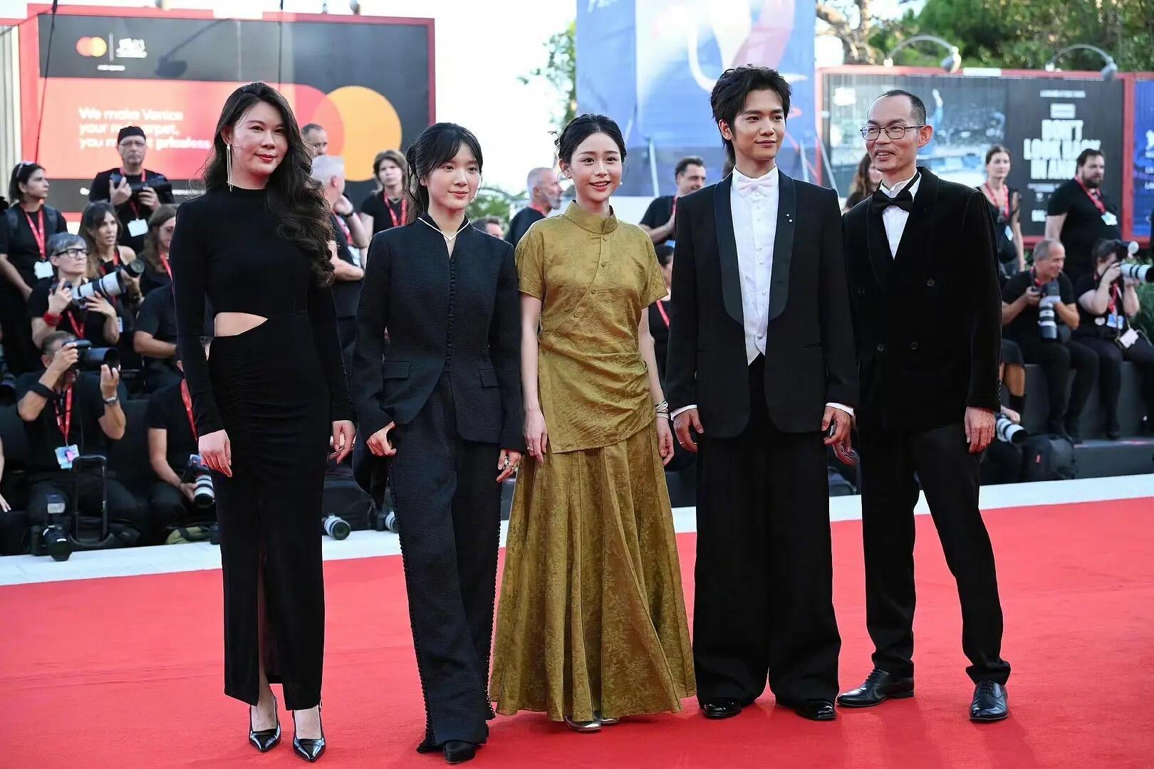 李思潼王晓慧这下真是吾妻淑柔了吾妻淑柔  展信安康行船入夜，恰江上升明月，圆如玉