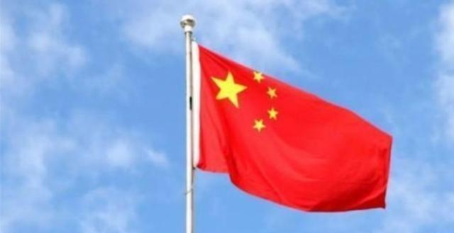 美国军舰刚经过台湾海峡，没想到解放军突然证实了一个大消息，这引起外媒格外的关注！