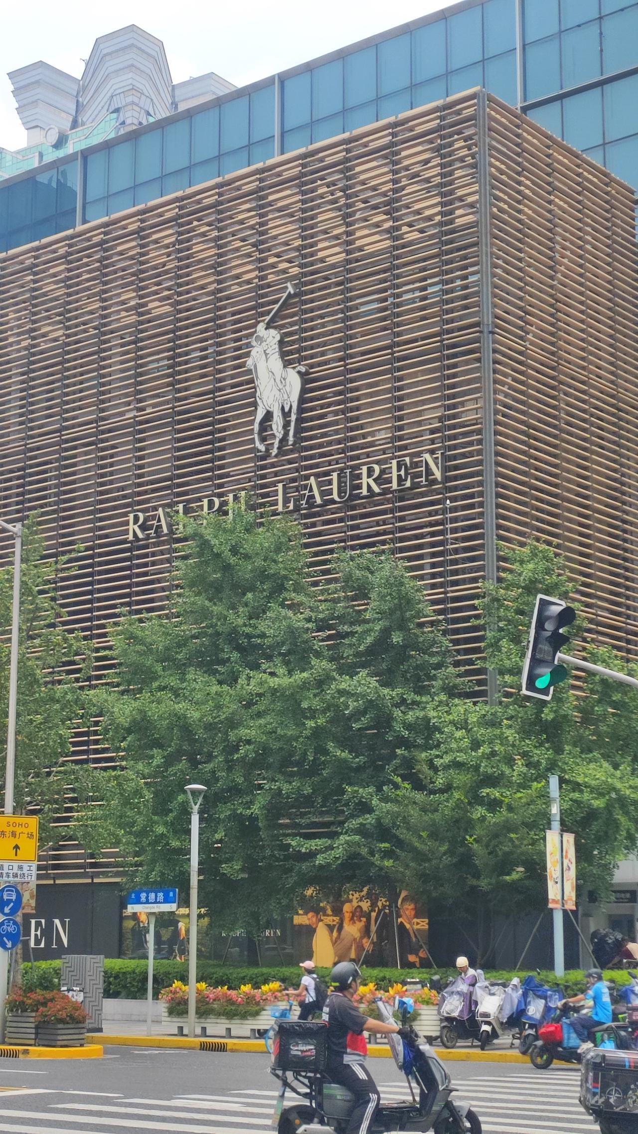 人贩子固然可恶，买了孩子的人也很可悲，前者重判20年，后者也不可饶恕。