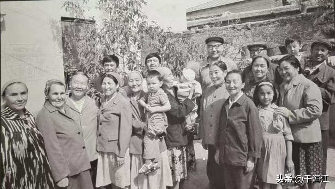 上世纪1983年6月18日，乌鲁木齐市人民政府命名市工业局、人民银行乌鲁木齐市支