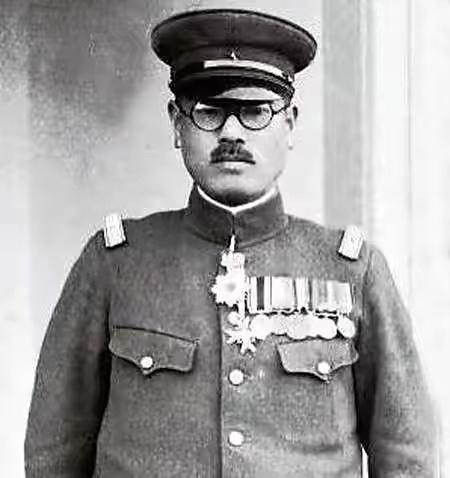 1946年9月13日，南京雨花台，下午四点。一个五十九岁的日本男人被押到山谷间的