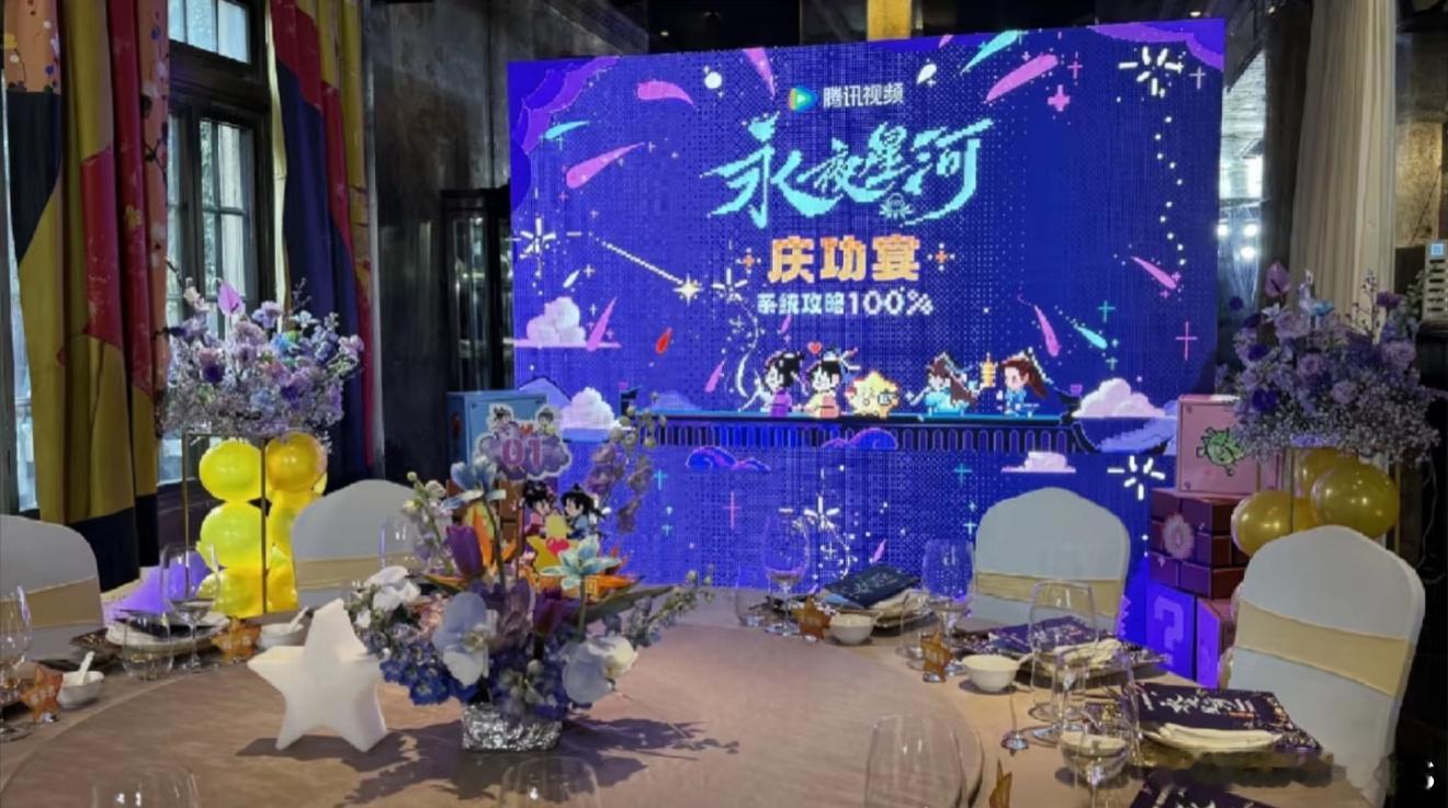 我坐小孩桌[可怜] 