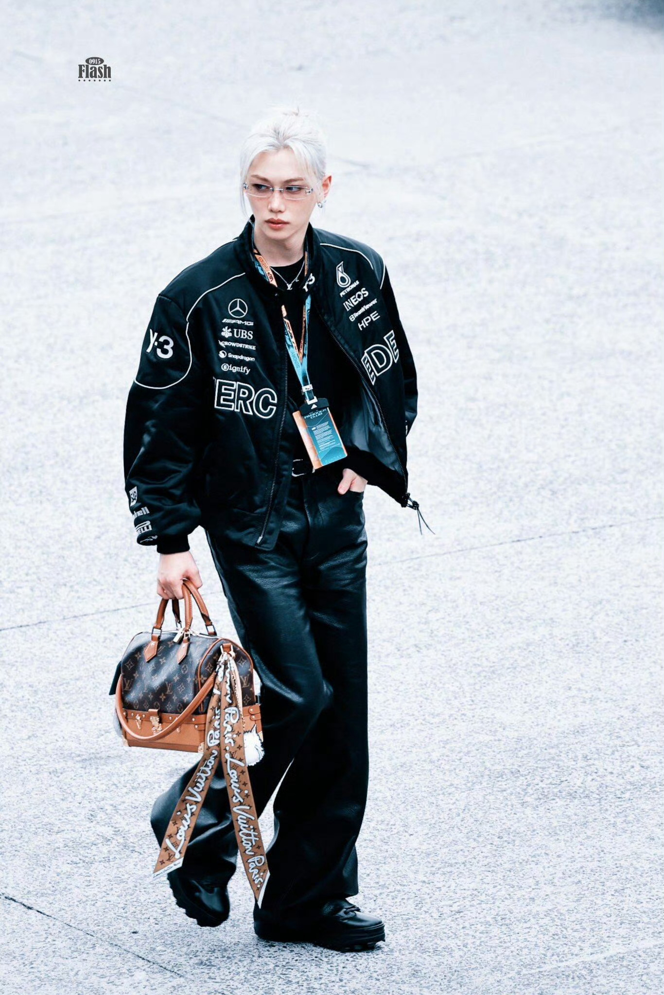 李龙馥felix 李龙馥赛车服上海F1现场鲨疯全场，贵气与野性完美碰撞，生图比精