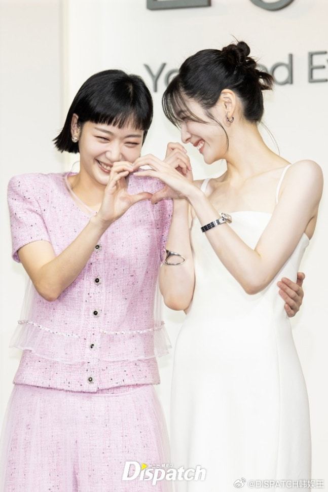 5日，金高银朴智贤出席主演Netflix新作《你和其余的一切》制作发布会日程。 