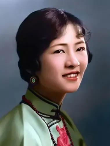 林徽因说：
“人和人感情久了，
不只是爱，还有依赖。
如果失去了，
那不仅是痛，