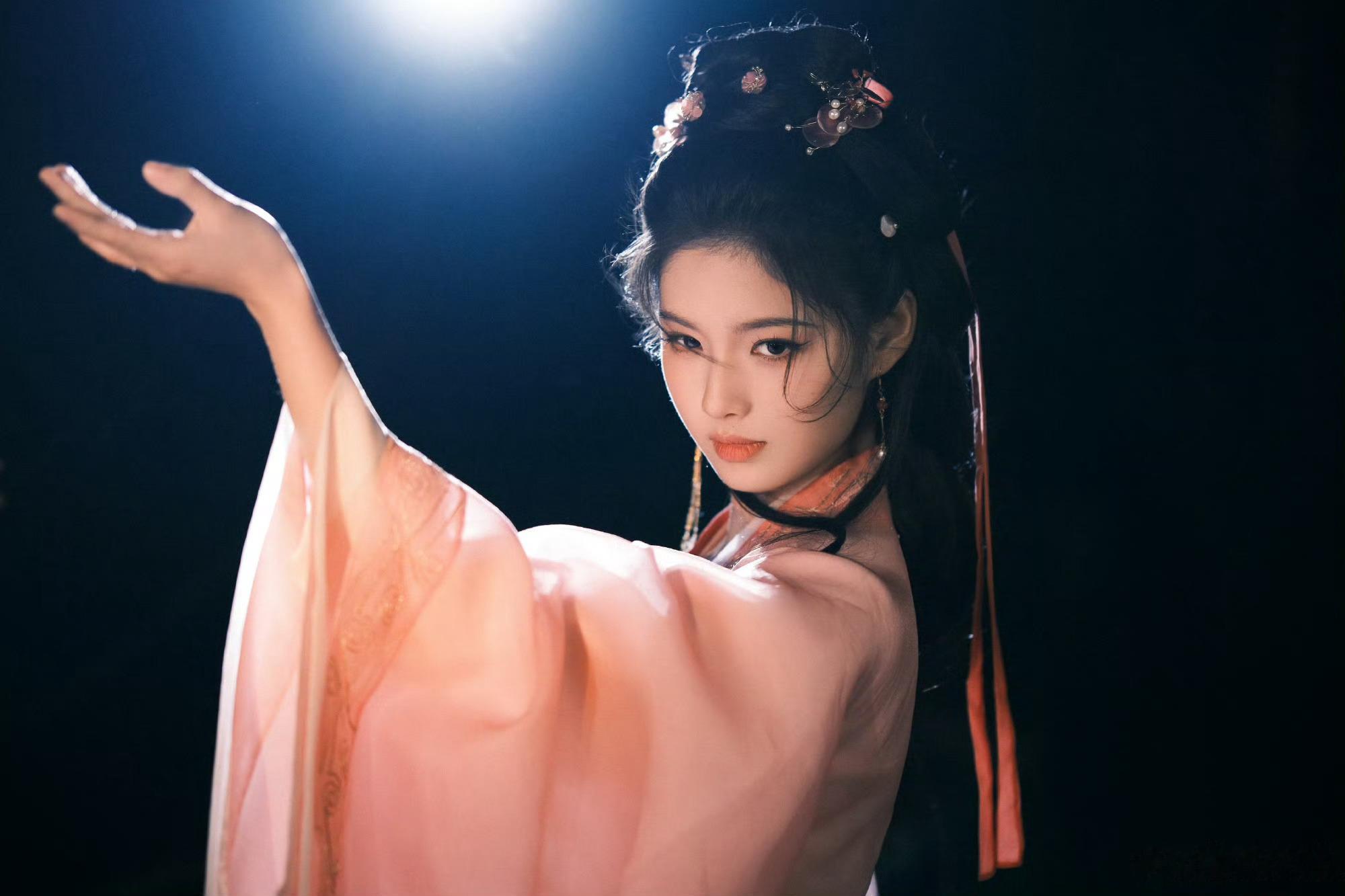 艾米正是什么都想演的年纪艾米想演恶女角色艾米在采访畅谈想要挑战的角色，校园人物、