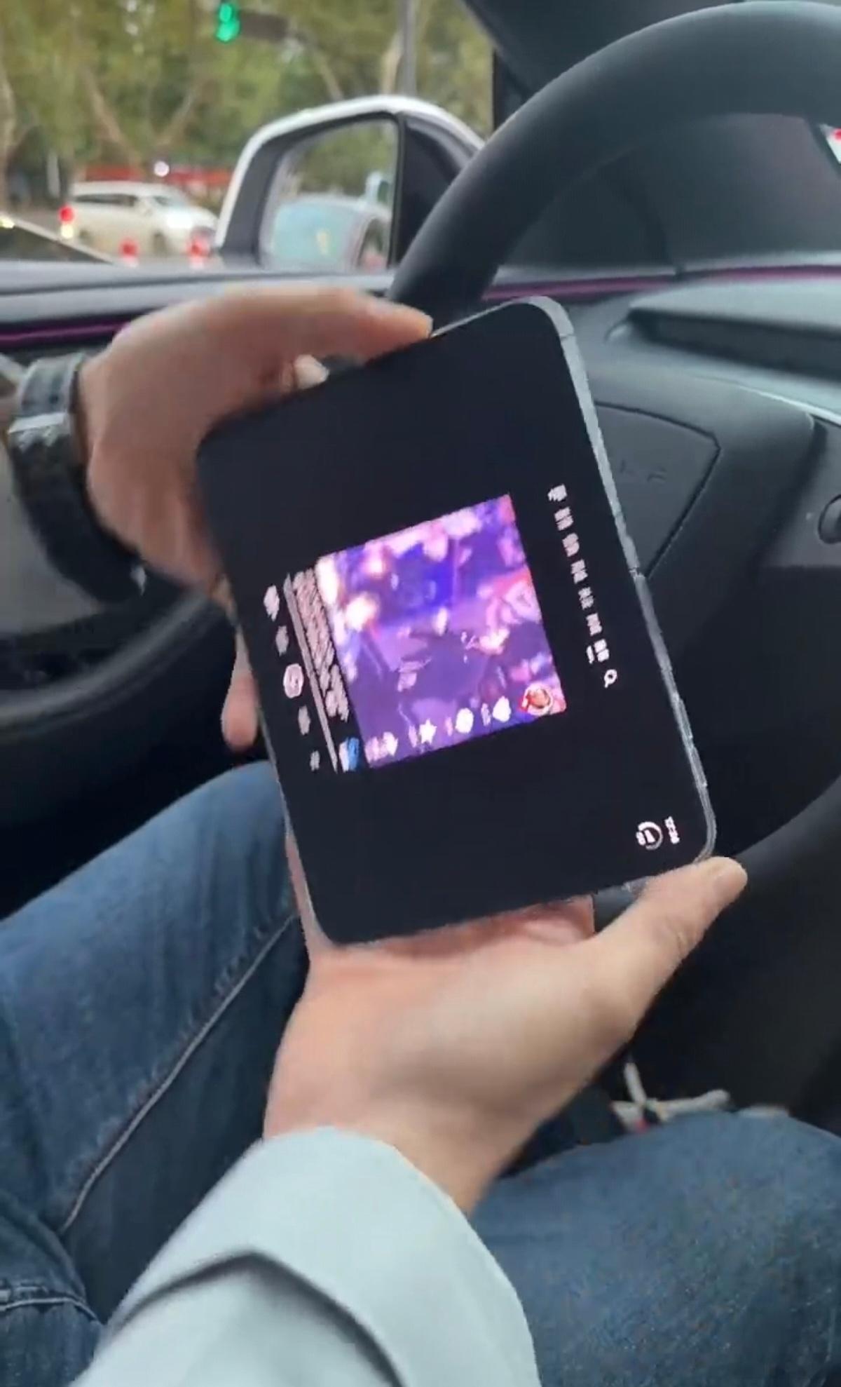 iPhone DUO+Tesla，BUFF叠满了呀！哈哈！ ​​​