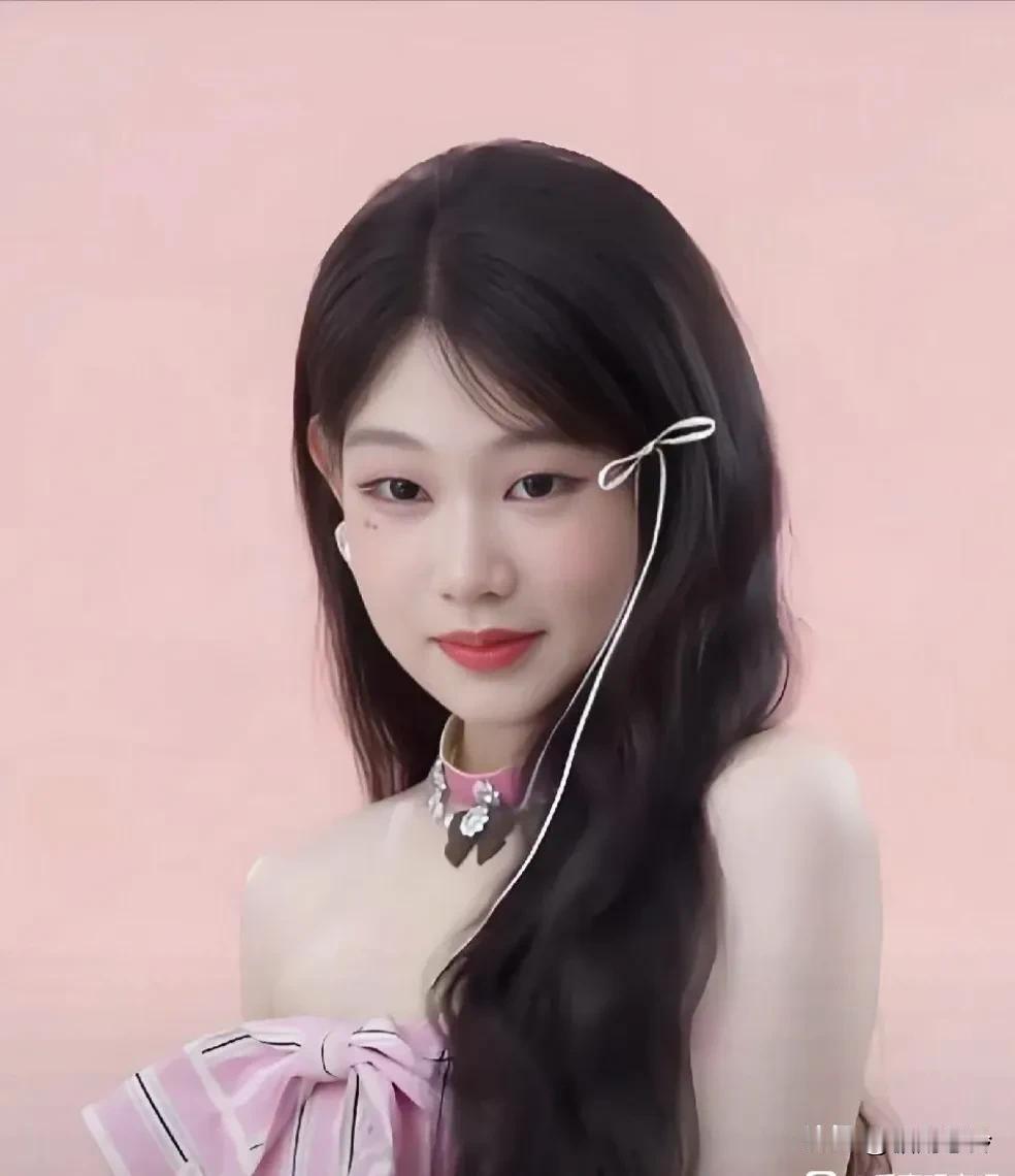 沈佳润明明看着努力，却难获认可。2026 年浙江卫视跨年晚会上，她和毛不易合唱《