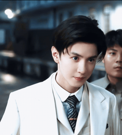 #陈哲远从小鱼儿到林少白的四年# 好感动...从小鱼儿到林少白的四年，远子哥真的