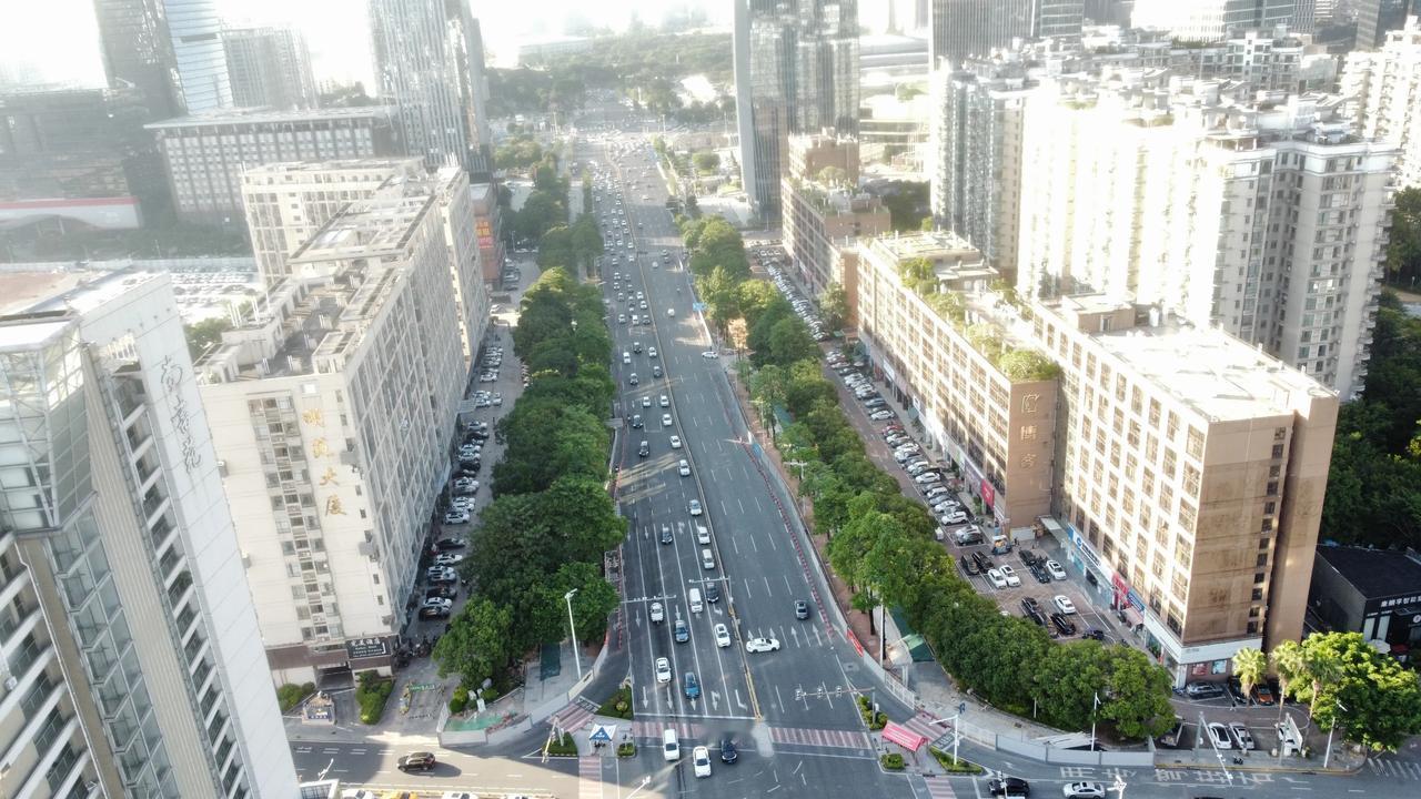 大盘启动一个月了
部分人没有来得及上车
那么现在还有没有板块值得关注？
不绕关子